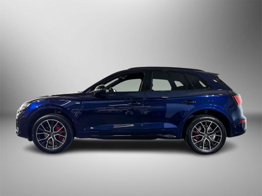 Audi Q5 55 367pk TFSI e S edition Competition | Rood gespoten remzadels | Assistentiepakket City Parking ... ActivLease financial lease