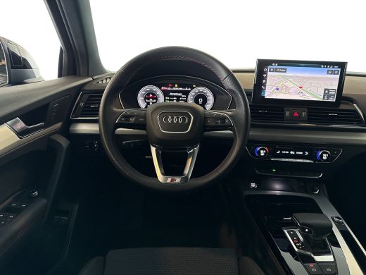 Audi Q5 55 367pk TFSI e S edition Competition | Rood gespoten remzadels | Assistentiepakket City Parking ... ActivLease financial lease
