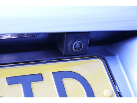 Citroën C3 Citroën 1.2 PURETECH 110PK SHINE / NAVI / CLIMA / LED / PDC / CAMERA / 16" LMV / WINTERPAKKET /BL... ActivLease financial lease
