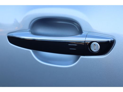 Citroën C3 Citroën 1.2 PURETECH 110PK SHINE / NAVI / CLIMA / LED / PDC / CAMERA / 16" LMV / WINTERPAKKET /BL... ActivLease financial lease