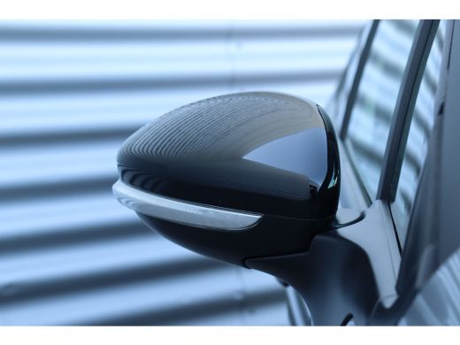Citroën C3 Citroën 1.2 PURETECH 110PK SHINE / NAVI / CLIMA / LED / PDC / CAMERA / 16" LMV / WINTERPAKKET /BL... ActivLease financial lease