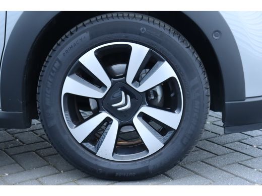 Citroën C3 Citroën 1.2 PURETECH 110PK SHINE / NAVI / CLIMA / LED / PDC / CAMERA / 16" LMV / WINTERPAKKET /BL... ActivLease financial lease