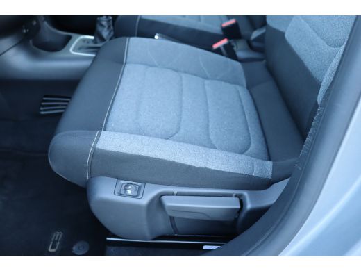 Citroën C3 Citroën 1.2 PURETECH 110PK SHINE / NAVI / CLIMA / LED / PDC / CAMERA / 16" LMV / WINTERPAKKET /BL... ActivLease financial lease