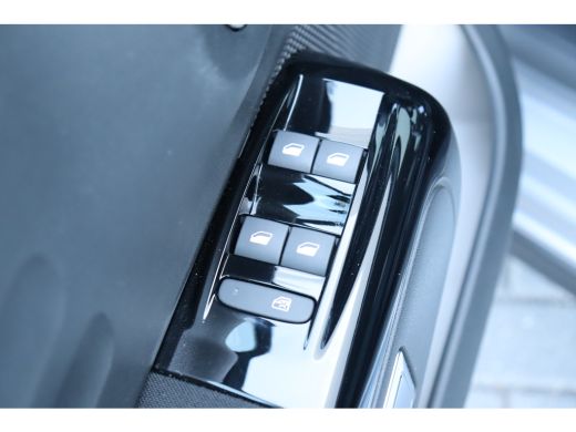 Citroën C3 Citroën 1.2 PURETECH 110PK SHINE / NAVI / CLIMA / LED / PDC / CAMERA / 16" LMV / WINTERPAKKET /BL... ActivLease financial lease