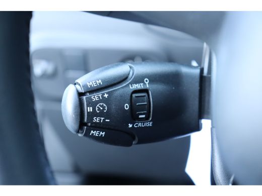 Citroën C3 Citroën 1.2 PURETECH 110PK SHINE / NAVI / CLIMA / LED / PDC / CAMERA / 16" LMV / WINTERPAKKET /BL... ActivLease financial lease