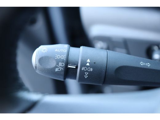 Citroën C3 Citroën 1.2 PURETECH 110PK SHINE / NAVI / CLIMA / LED / PDC / CAMERA / 16" LMV / WINTERPAKKET /BL... ActivLease financial lease