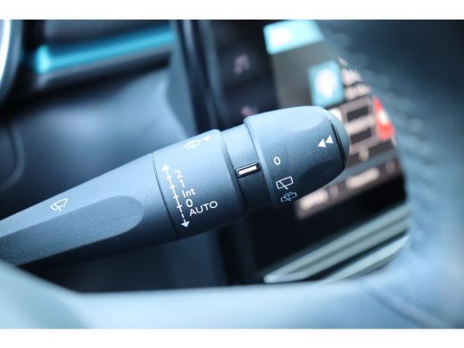 Citroën C3 Citroën 1.2 PURETECH 110PK SHINE / NAVI / CLIMA / LED / PDC / CAMERA / 16" LMV / WINTERPAKKET /BL... ActivLease financial lease
