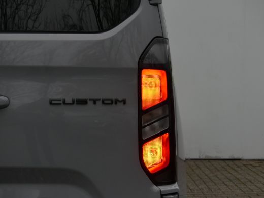 Ford Transit Custom 320 2.0 TDCI 136PK L2H1 Limited Automaat * Black Edition * | Stoel & Voorruitverwarming |  Driver... ActivLease financial lease