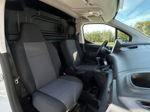 Opel Combo 1.5D 102 PK Standaard / L2H1 / 1E EIG. / AIRCO / CRUISE / NAVI / CAMERA / BLUETOOTH ActivLease financial lease