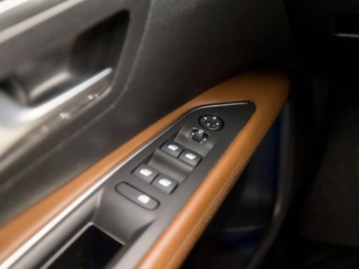 Peugeot 3008 1.2 PureTech Sport (APPLE CARPLAY, GROOT NAVI, MEMORY SEATS, STOELVERWARMING, LEDEREN SPORTSTOELE... ActivLease financial lease