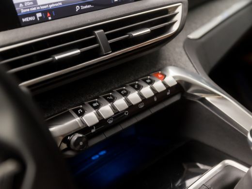 Peugeot 3008 1.2 PureTech Sport (APPLE CARPLAY, GROOT NAVI, MEMORY SEATS, STOELVERWARMING, LEDEREN SPORTSTOELE... ActivLease financial lease