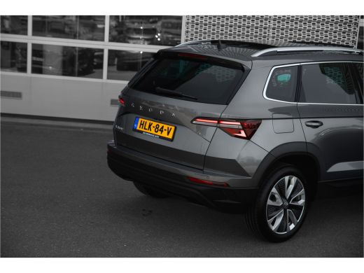 Skoda Karoq 1.5 TSI ACT Business Edition | Panoramadak | Camera | Carplay ActivLease financial lease