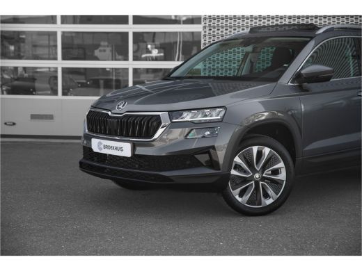 Skoda Karoq 1.5 TSI ACT Business Edition | Panoramadak | Camera | Carplay ActivLease financial lease