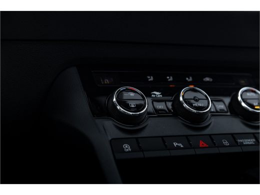 Skoda Karoq 1.5 TSI ACT Business Edition | Panoramadak | Camera | Carplay ActivLease financial lease
