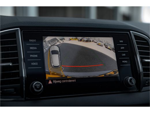 Skoda Karoq 1.5 TSI ACT Business Edition | Panoramadak | Camera | Carplay ActivLease financial lease