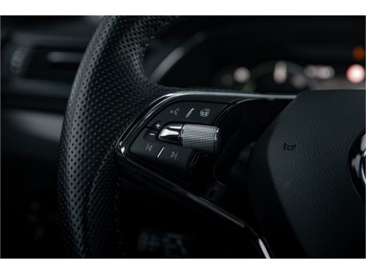 Skoda Superb Combi 1.4 TSI iV 218 pk Sportline Business | Adapt. Cruise | Camera | Navigatie | Stoel- Stuurver... ActivLease financial lease