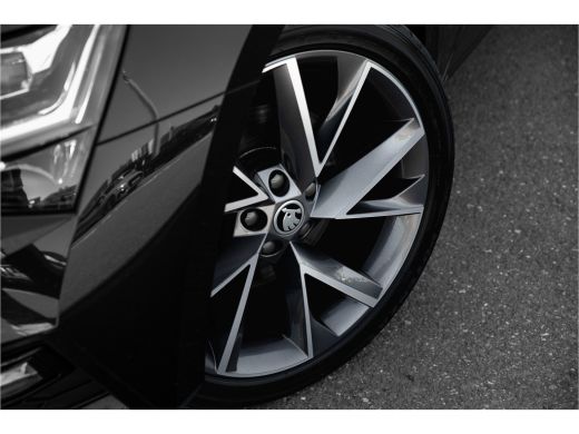 Skoda Superb Combi 1.4 TSI iV 218 pk Sportline Business | Adapt. Cruise | Camera | Navigatie | Stoel- Stuurver... ActivLease financial lease