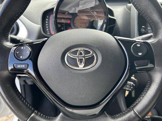 Toyota Aygo 1.0 VVT-i x-play ActivLease financial lease