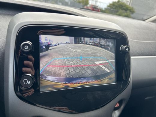 Toyota Aygo 1.0 VVT-i x-play ActivLease financial lease