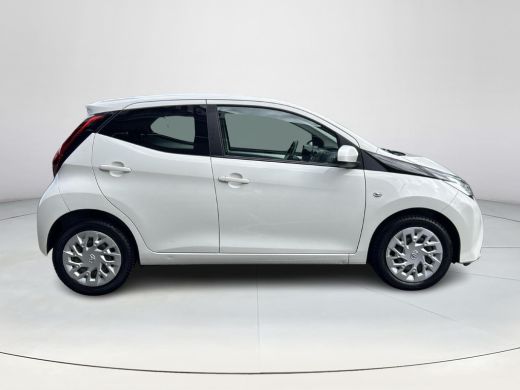 Toyota Aygo 1.0 VVT-i x-play ActivLease financial lease