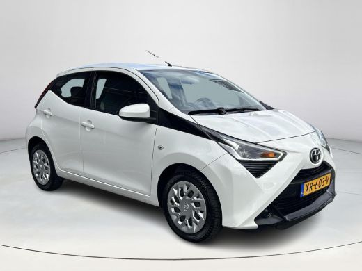 Toyota Aygo 1.0 VVT-i x-play ActivLease financial lease