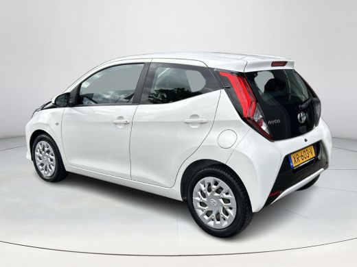 Toyota Aygo 1.0 VVT-i x-play ActivLease financial lease