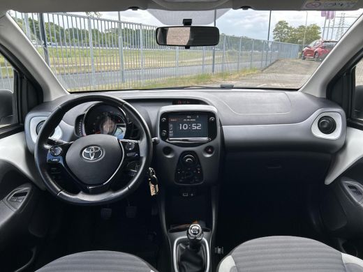 Toyota Aygo 1.0 VVT-i x-play ActivLease financial lease