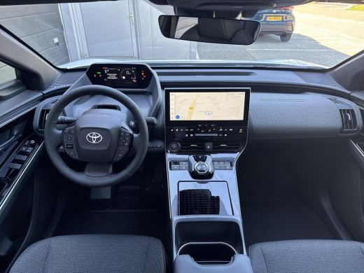 Toyota bZ4X Dynamic 71 kWh **NIEUWE AUTO/ PANORAMADAK/ DIRECT LEVERBAAR** ActivLease financial lease
