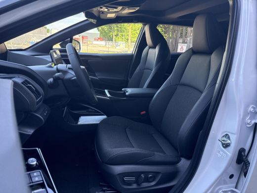 Toyota bZ4X Dynamic 71 kWh **NIEUWE AUTO/ PANORAMADAK/ DIRECT LEVERBAAR** ActivLease financial lease