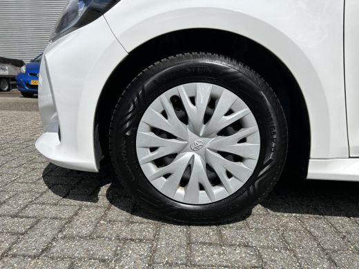 Toyota Yaris 1.5 Hybrid Active ActivLease financial lease