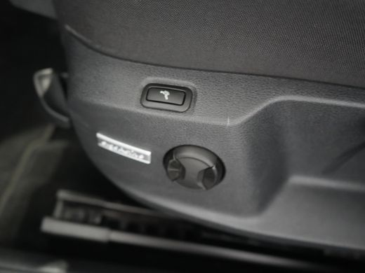 Volkswagen GOLF Variant 1.5 TSI Comfortline Business digitaal instrumentenpaneel | Trekhaak | Airco (automatisch) | Apple... ActivLease financial lease