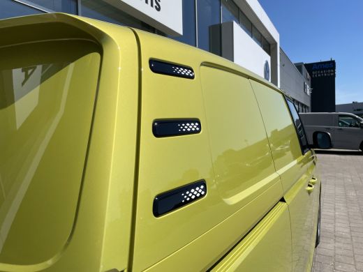 Volkswagen ID. Buzz Cargo Cargo Bulli edition 79 kWh Actieprijs! | 360 Camera | App Connect | Trekhaak | 3 Zits ActivLease financial lease
