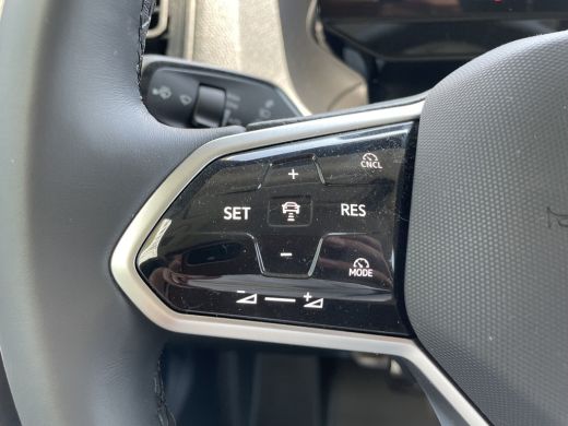 Volkswagen ID. Buzz Cargo Cargo Bulli edition 79 kWh Actieprijs! | 360 Camera | App Connect | Trekhaak | 3 Zits ActivLease financial lease