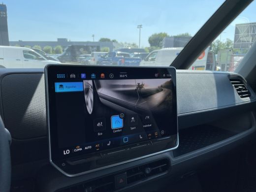 Volkswagen ID. Buzz Cargo Cargo Bulli edition 79 kWh Actieprijs! | 360 Camera | App Connect | Trekhaak | 3 Zits ActivLease financial lease