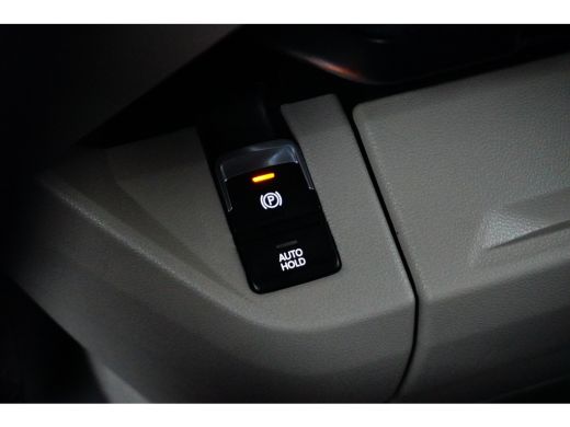 Volkswagen Multivan 1.4 eHybrid 218 pk L2H1 7p | Trekhaak uitklapbaar | Cruise control adaptief | Achtereuitrijcamera | ActivLease financial lease