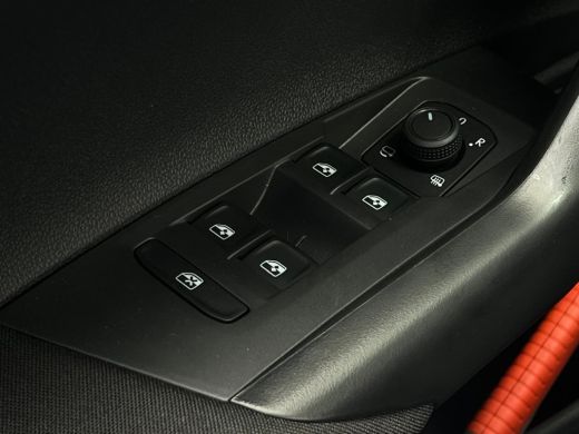 Volkswagen Polo Life Edition €2.000,- inruilvoordeel | 'App-Connect' draadloze smartphone integratie | Buitenspie... ActivLease financial lease