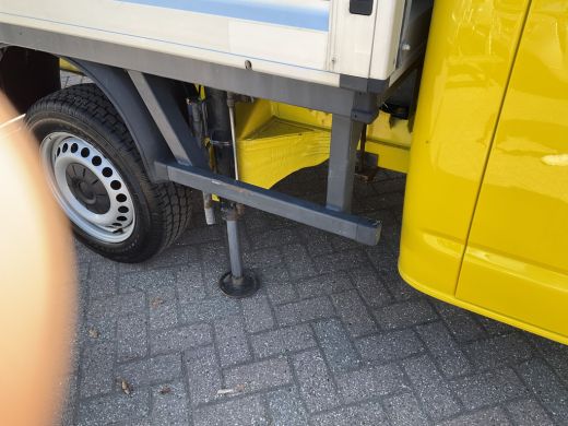 Volkswagen Transporter 2.0 TDI HIAB kraan Kastinrichting Trekhaak Laadkraan Airco Cruise Comfortline DC L2H1 Lang ActivLease financial lease