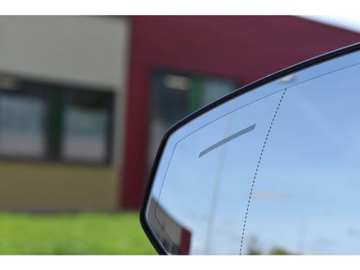 Volvo  EX30 Single Motor Extended Range Plus 69 kWh | BLIS | Achteruitrijcamera | ActivLease financial lease