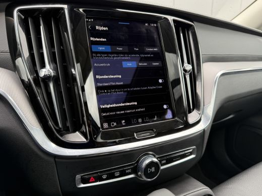 Volvo  S60 Recharge T6 AWD Ultimate Bright | Panoramadak | Stoel en Stuurwiel verwarming | Harman Kardon | H... ActivLease financial lease