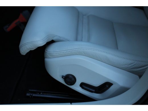 Volvo  V60 B3 Inscription | Adaptive Cruise | Camera | Lighting-Pack | Verwarmbare Voorruit | Trekhaak | BLIS ActivLease financial lease