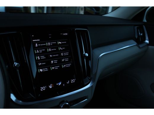 Volvo  V60 B3 Inscription | Adaptive Cruise | Camera | Lighting-Pack | Verwarmbare Voorruit | Trekhaak | BLIS ActivLease financial lease