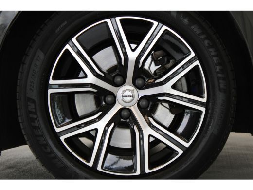 Volvo  V60 B4 197PK Core | Leder | Climate Pack | Trekhaak | Driver Pack ActivLease financial lease