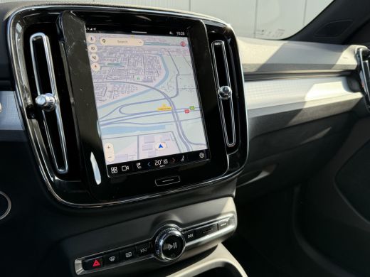 Volvo  XC40 2.0 B4 Plus Dark |Stoel en Stuurwiel verwarming | BLIS | Adaptieve Cruise Control | LED | Trekhaa... ActivLease financial lease