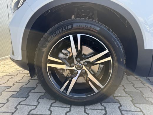 Volvo  XC40 2.0 B4 Plus Dark |Stoel en Stuurwiel verwarming | BLIS | Adaptieve Cruise Control | LED | Trekhaa... ActivLease financial lease