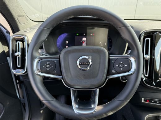 Volvo  XC40 2.0 B4 Plus Dark |Stoel en Stuurwiel verwarming | BLIS | Adaptieve Cruise Control | LED | Trekhaa... ActivLease financial lease