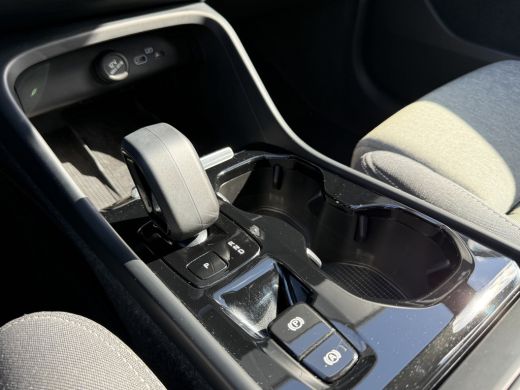 Volvo  XC40 2.0 B4 Plus Dark |Stoel en Stuurwiel verwarming | BLIS | Adaptieve Cruise Control | LED | Trekhaa... ActivLease financial lease