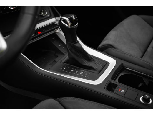 Audi Q3 45 TFSI e Advanced edition | Achteruitrijcamera | Stoelverwarming | Adaptieve Cruise Control | Le... ActivLease financial lease