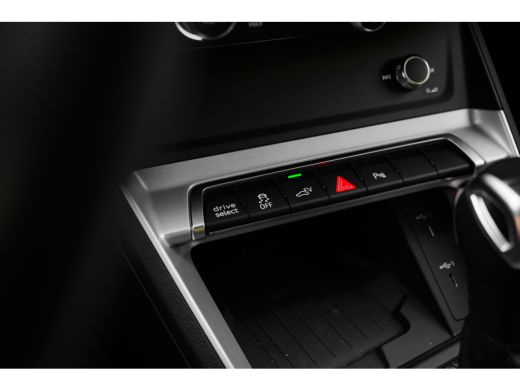 Audi Q3 45 TFSI e Advanced edition | Achteruitrijcamera | Stoelverwarming | Adaptieve Cruise Control | Le... ActivLease financial lease