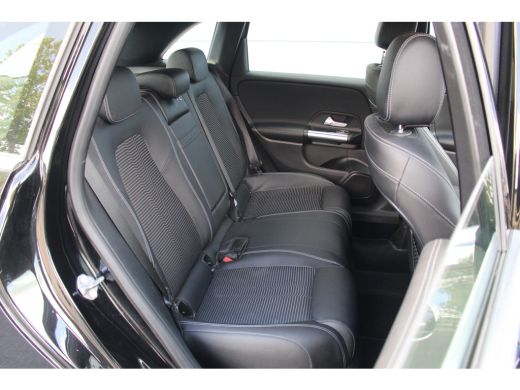 Mercedes B-Klasse 180 Advantage | Camera | Navi | Full-LED | Stoelverw. | Climate & Cruise C. | 17" LMV | | Camera ... ActivLease financial lease