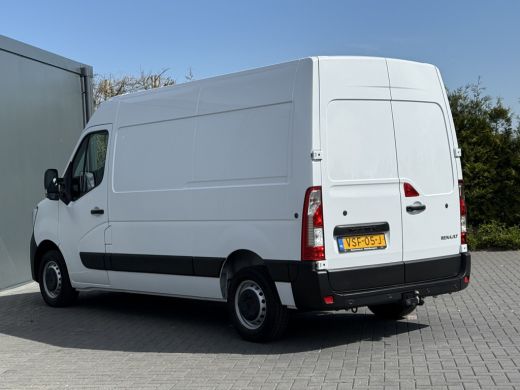 Renault Master T35 2.3 dCi 135 PK / L2H2 / 1e EIG. / TREKHAAK / AIRCO / 3-ZITS / NAVI / LED / NETTE BUS ActivLease financial lease